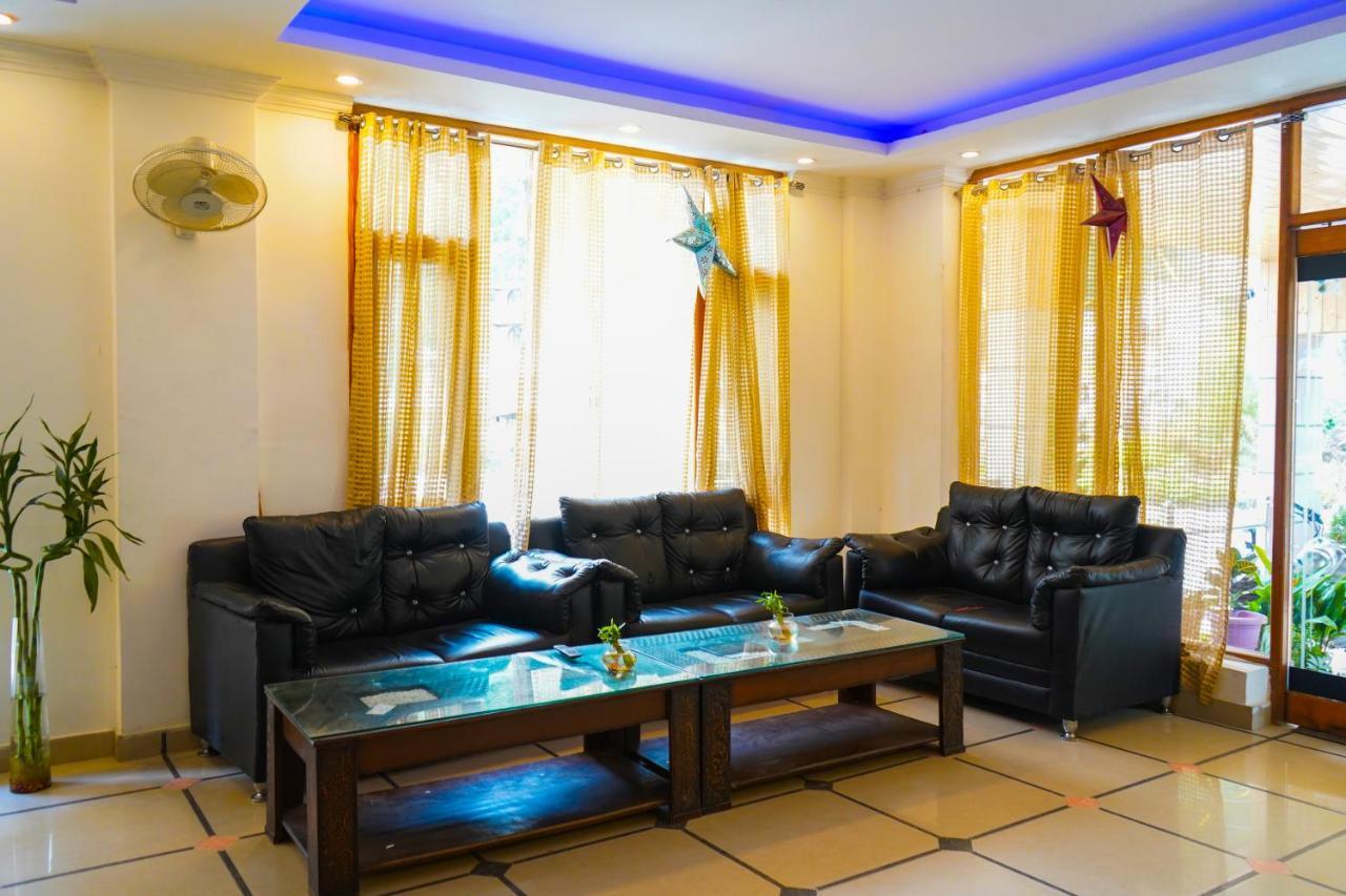 Hotel Akash Regency Manāli Екстериор снимка