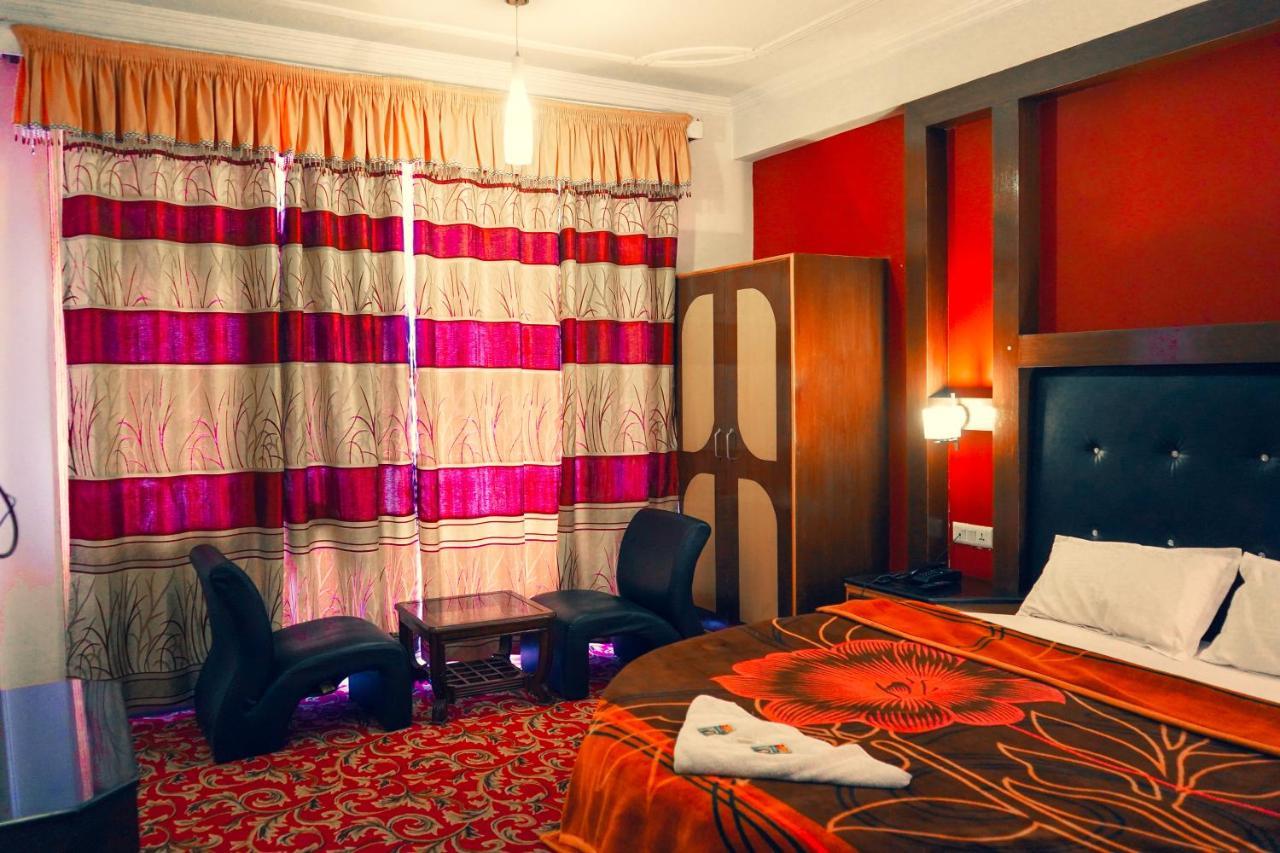 Hotel Akash Regency Manāli Екстериор снимка