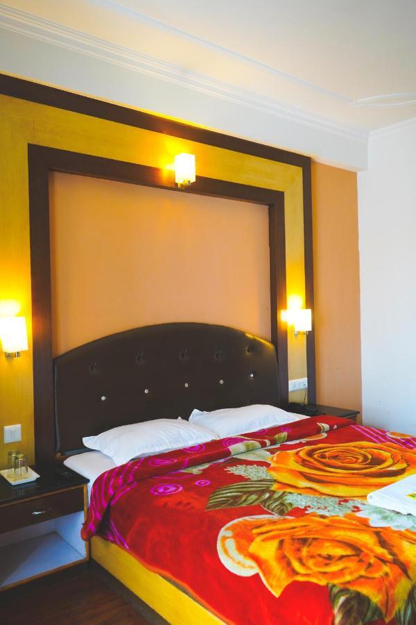 Hotel Akash Regency Manāli Екстериор снимка