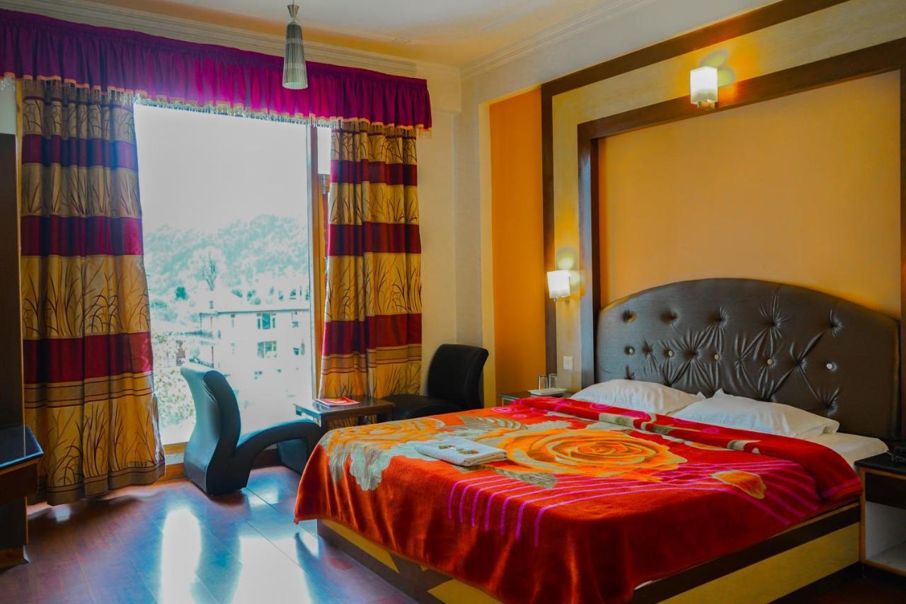 Hotel Akash Regency Manāli Екстериор снимка