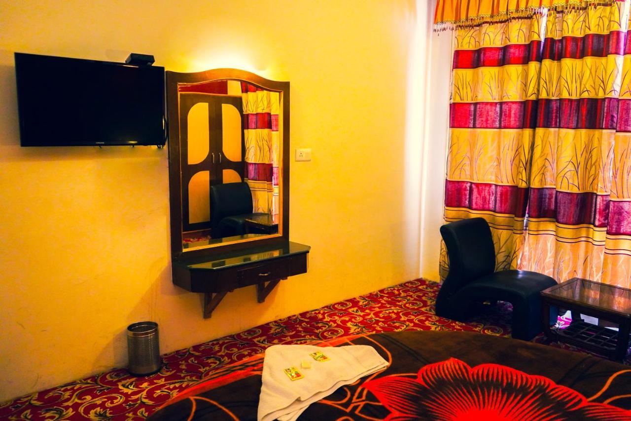 Hotel Akash Regency Manāli Екстериор снимка