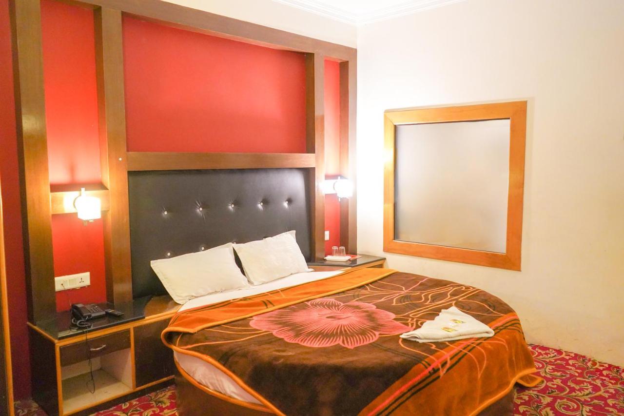 Hotel Akash Regency Manāli Екстериор снимка