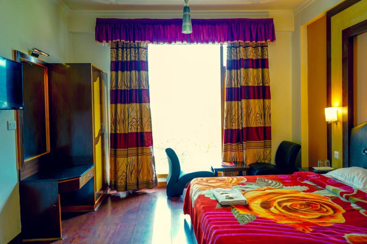Hotel Akash Regency Manāli Екстериор снимка