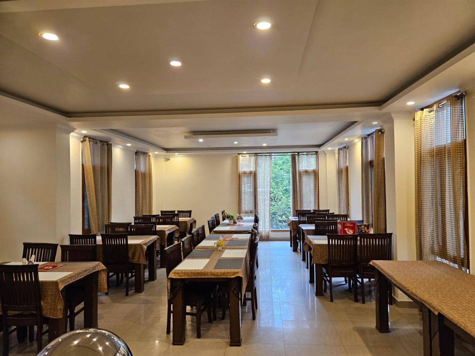 Hotel Akash Regency Manāli Екстериор снимка