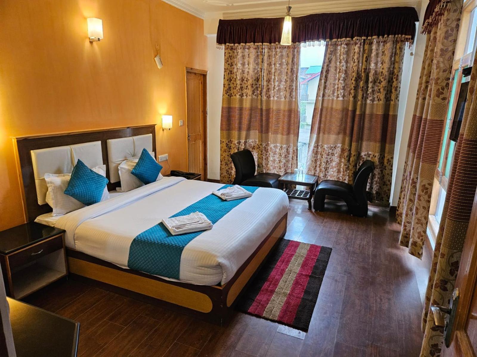 Hotel Akash Regency Manāli Екстериор снимка