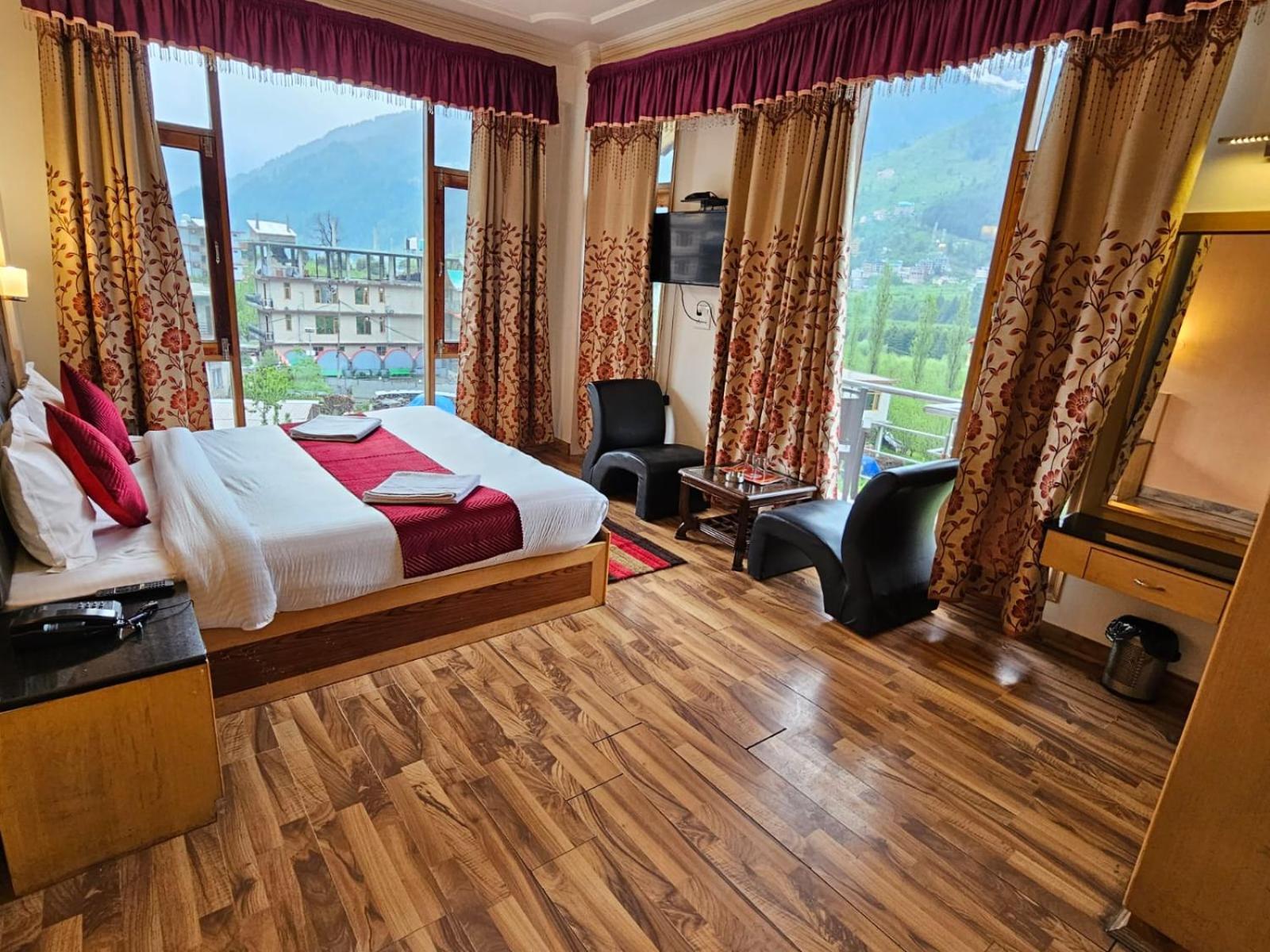 Hotel Akash Regency Manāli Екстериор снимка