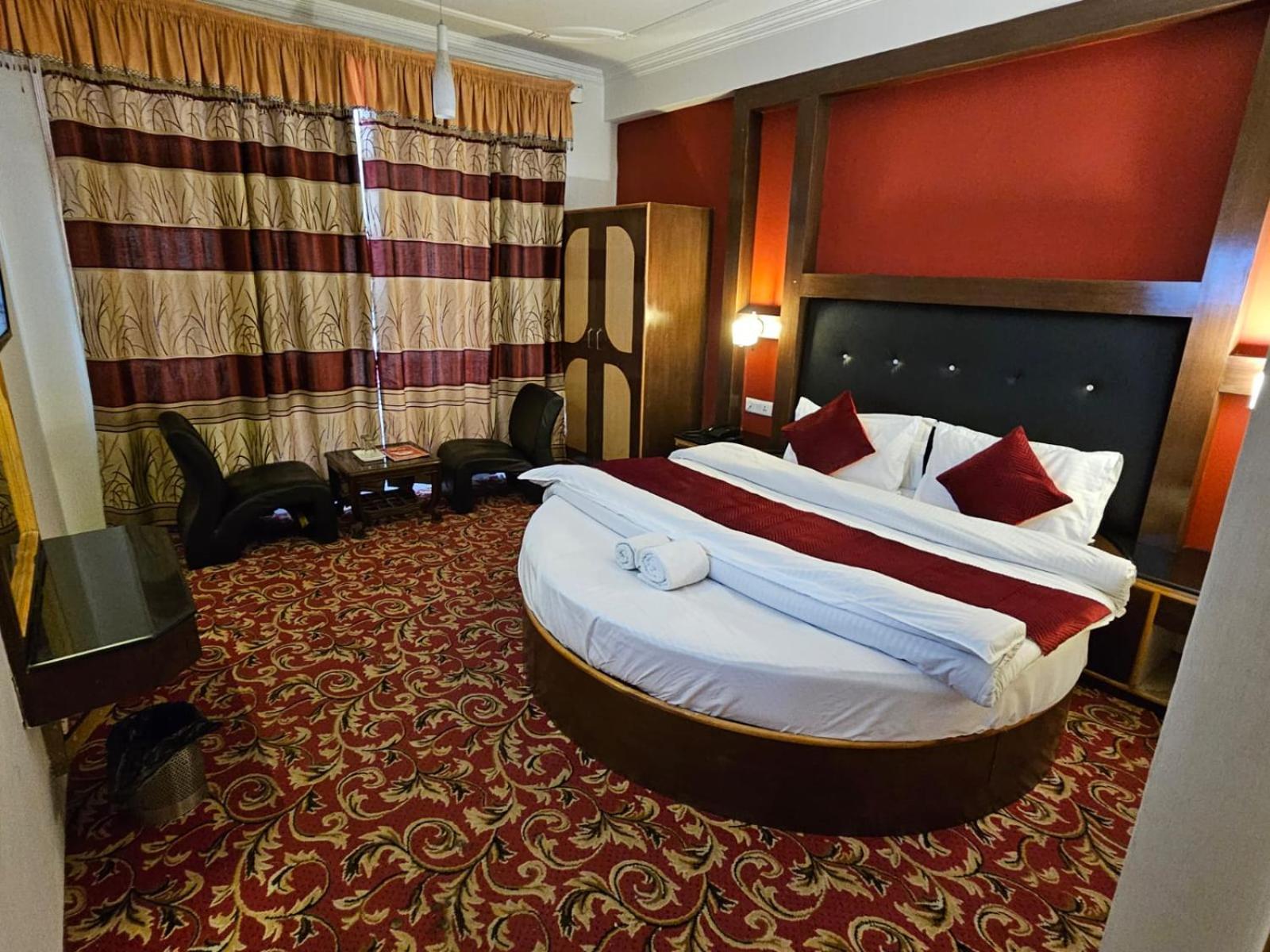 Hotel Akash Regency Manāli Екстериор снимка